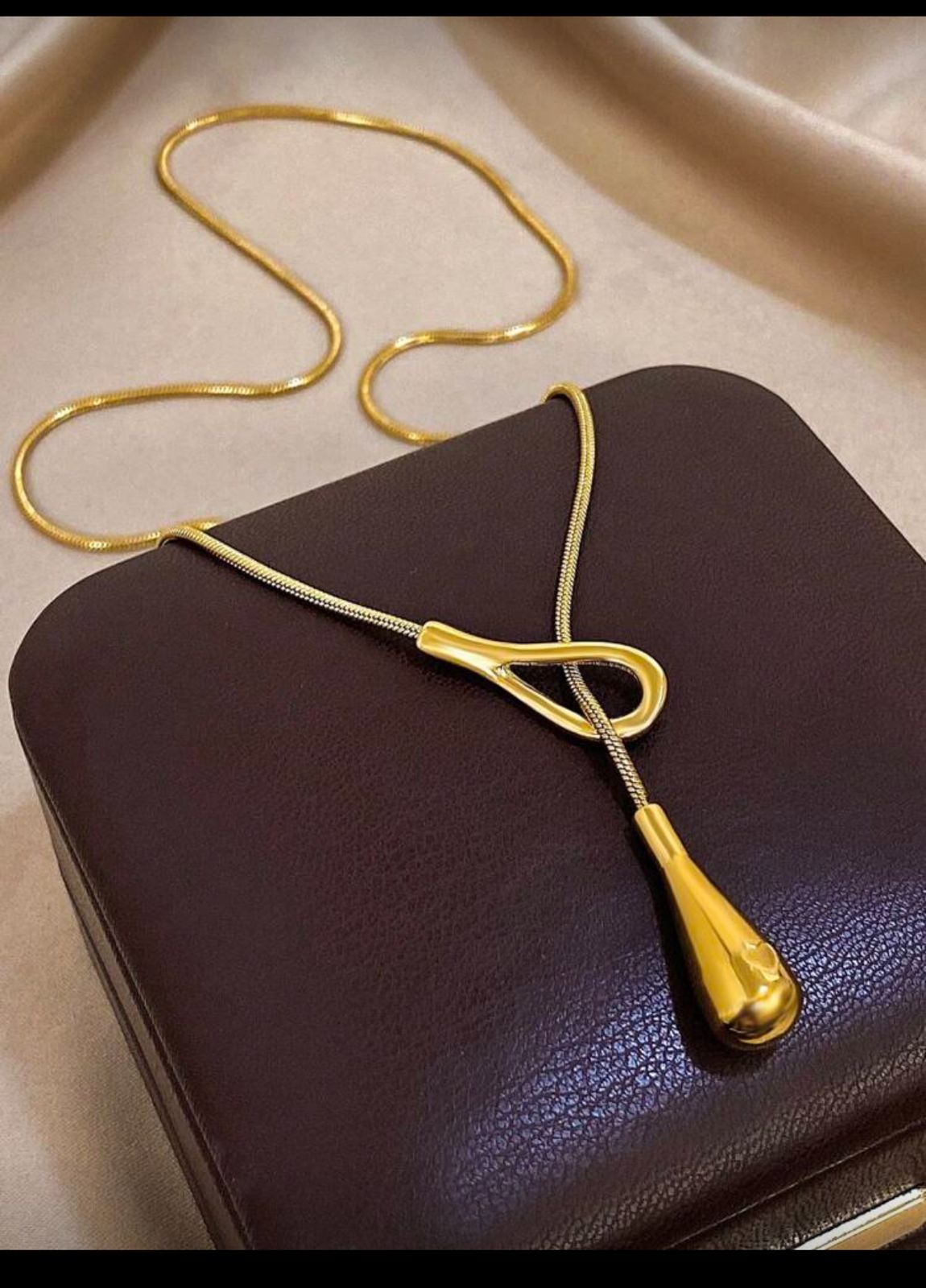 Colar minimalista luxuoso com corrente dourada para mulheres e meninas