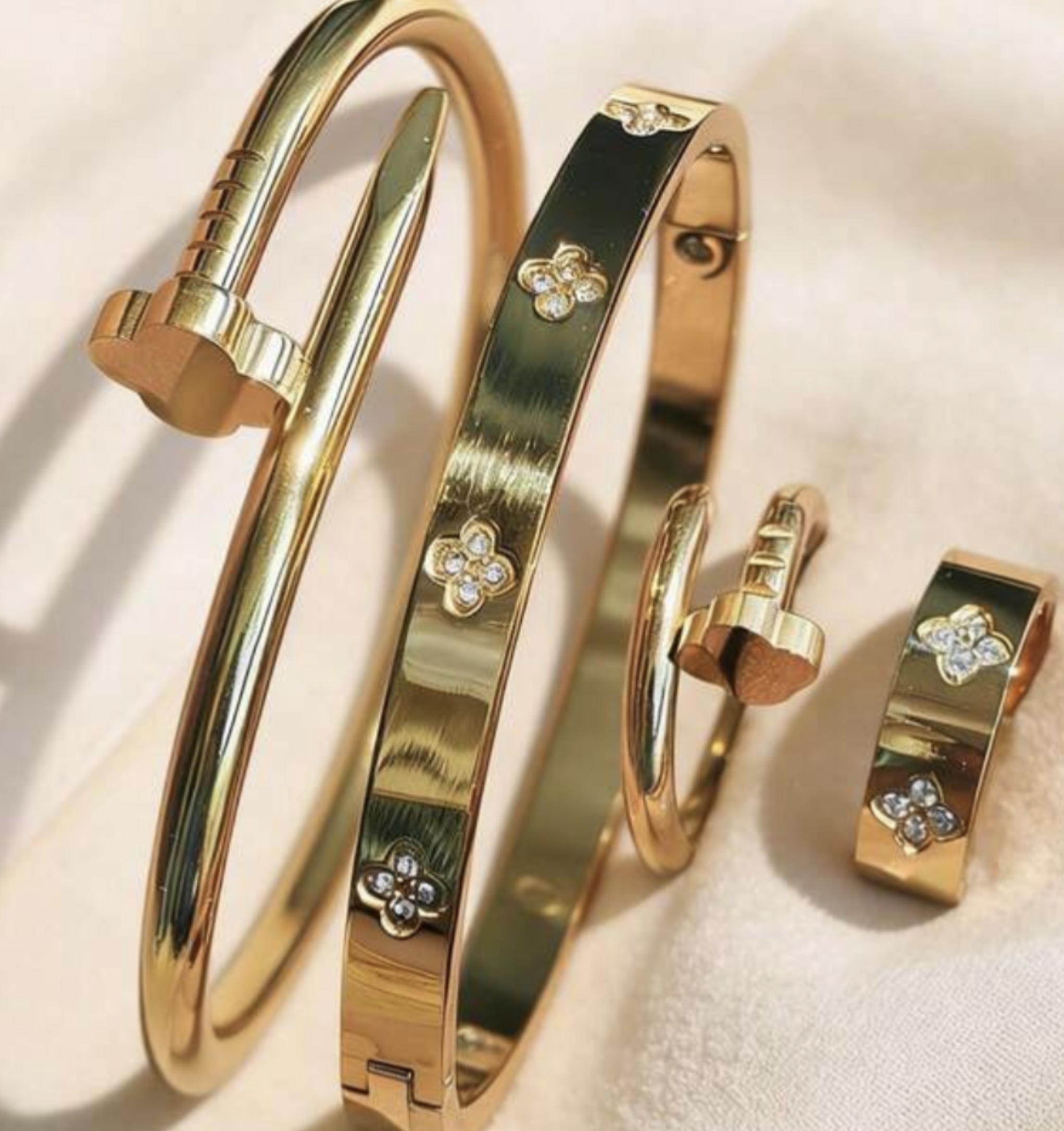 1 conjunto anel e pulseira 