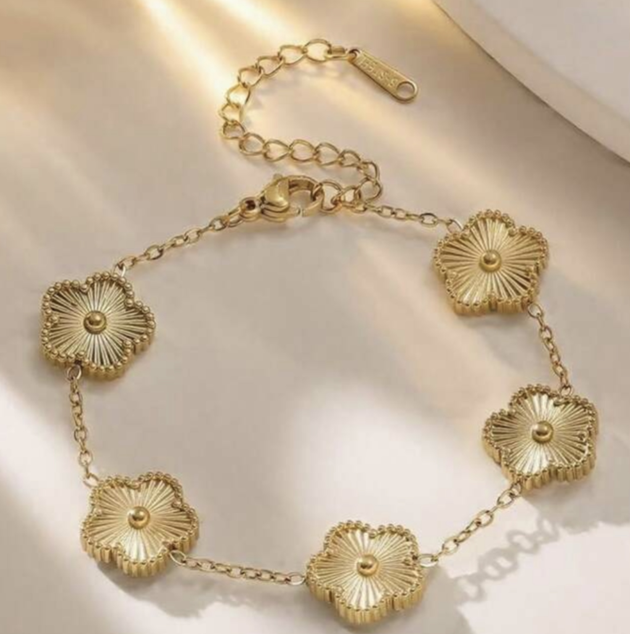 . Bracelete.